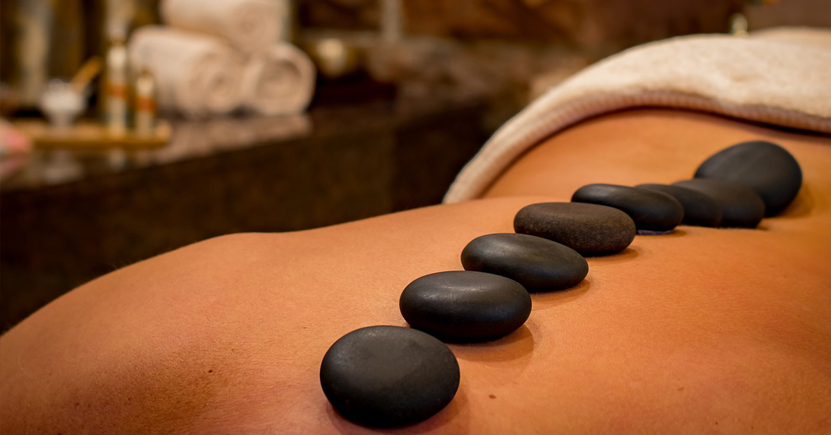 Masáž lavovými kameňmi